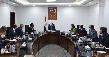 رئيس الوزراء يناقش إجراءات التوسع فى إقامة المعارض التجارية بإفريقيا.. صور
