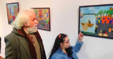 متلازمة الحب.. "منة" طفلة داون غيرت حياتها بالريشة والألوان وتعليم الديكوباج