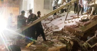 انهيار عقار من 5 طوابق بالبحيرة وانتشال 3 جثث من تحت الأنقاض.. محافظ البحيرة: لجنة لفحص 3 منازل بمحيط الحادث.. وفحص كامل للمنطقة الموجودة بها العقار.. والمحافظة تعلن عن تعويضات للمتضررين بمشاركة مديرية التضامن