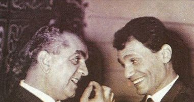 لماذا كان محمد عبد المطلب الوحيد الذى "يطرب ويسلطن" العندليب؟