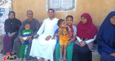 من محو الأمية لقمة الكليات العلمية.. حكاية شقيقتين بالمنيا تحديا الظروف وتفوقتا فى الثانوية العامة علمى علوم.. "مايزة": معندناش نت ولا تليفونات والنظام الجديد يساوى بين الطلاب.. وعرفت النتيجة من اليوم السابع
