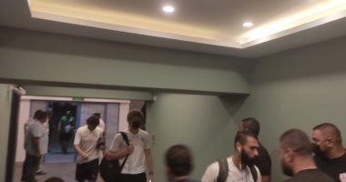 وصول الزمالك لاستاد السويس لمواجهة سيراميكا بدون جنش.. فيديو وصور