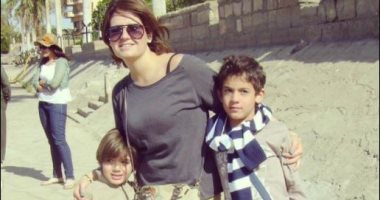 بكلمات رقيقة.. هنا شيحة تهنئ ابنها الأكبر آدم بعيد ميلاده.. صور