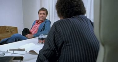 سر "الصباع المبتور".. مشهد لـ محمود عبد العزيز من فيلم "إعدام ميت" × صور جرافيك