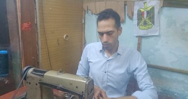 لن أترك جلباب أبى.. "عادل" ابن كفر الشيخ حاصل على ماجستير فى التربية الرياضية والمهنة "ترزى".. فيديو وصور