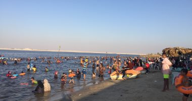 الإسماعيلية تستقبل المصطافين بتخفيضات فى أسعار الشواطئ.. لايف وصور