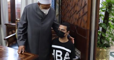 شيخ الأزهر يكرم المتميزين والمبتكرين.. ويؤكد دعمه للإبداع.. صور