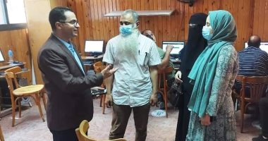 الأولى على الجمهورية علمى علوم تسجل رغباتها بمكتب تنسيق جامعة المنصورة.. صور