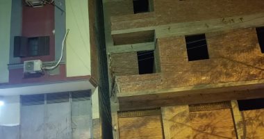 أول صور للبرج المائل المكون من 9 طوابق على عمارة مجاورة له في المنصورة 
