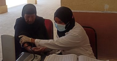 الكشف الطبى على 2888 مواطناً بالمجان فى أسوان ضمن "حياة كريمة".. صور