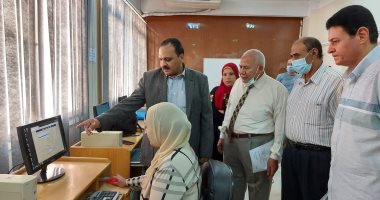 نائب رئيس جامعة بنها لشئون التعليم والطلاب يتفقد معامل التنسيق الإلكترونى