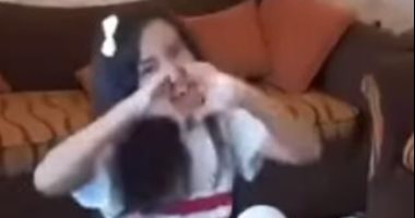 طفلة من ذوي الهمم تخطف قلوب الزمالكاوية.. ومشجعون :النادى يدعوها لحضور مباراة الإنتاج "فيديو"