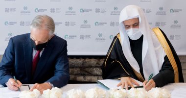 رابطة العالم الإسلامي ومعهد توني بلير يوقعان شراكة لبرنامج تعليمي عالمي لتدريب 100 ألف شاب في أكثر من 18 دولة