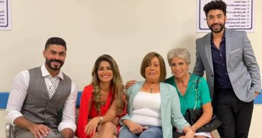 خالد سليم وسوسن بدر ومنة فضالى فى كواليس "فى القلب".. صور