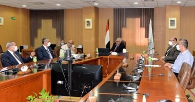 اللجنة العليا للتطعيمات ضد كورونا تناقش خطة تطعيم الطلاب ومنسوبى جامعة المنصورة