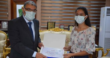 محافظ المنيا يكرم مريم جرجس الرابع مكرر على الجمهورية بالثانوية العامة
