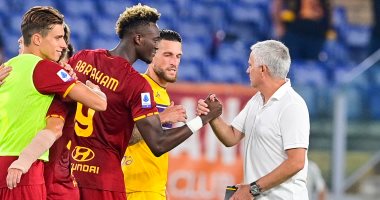 مورينيو بعد أول فوز مع روما: لم نظهر بشكل جيد قبل طرد لاعب فيورنتينا