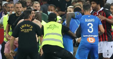مارسيليا يرفض استكمال لقاء نيس بعد الاعتداء على لاعبيه والحكم يعتبره منسحبا