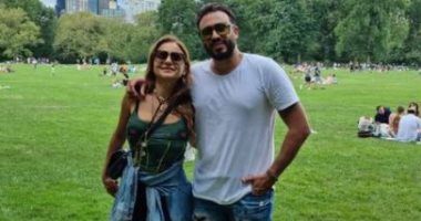نيللي كريم وهشام عاشور مع أصدقائهما فى شوارع نيويورك بصور جديدة من شهر العسل