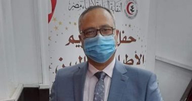نقابة الأطباء تكرم عميد طب الأزهر وتمنحه لقب "الطبيب المثالى" 