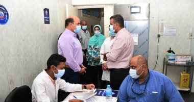 محافظ أسوان: زيادة فرق تلقى اللقاح المتحركة إلى 27 فرقة و12 مركزا ثابتا.. صور
