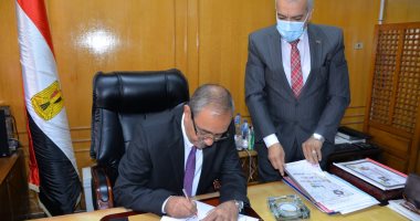 محافظ الإسماعيلية يعتمد نتيجة الدور الثاني للشهادة الإعدادية العامة والمهنية والمكفوفين وضعاف السمع.. صور