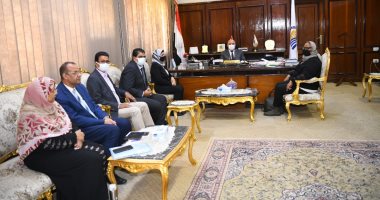 محافظ قنا يستقبل مسئولى مشروع تسريع الاستجابة السكانية بوزارة التنمية المحلية