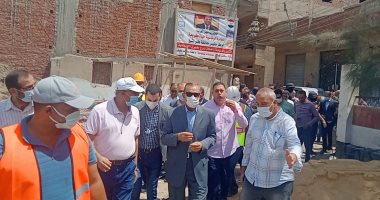محافظ كفر الشيخ ونائبه يتفقدان مشروع الصرف الصحى وتحسين المياه.. صور