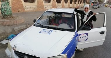 أم آدم "سائق تاكسي بورسعيد".. اعرف كيف تساعد زوجها لتربية أبنائها..لايف وصور