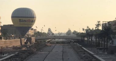 رحلات ساحرة للبالون الطائر بالأقصر فوق "طريق الكباش" قبيل افتتاحه.. صور