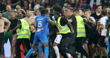 الحكومة الفرنسية: أحداث مباراة نيس ومارسيليا تجاوزت الخطوط الحمراء