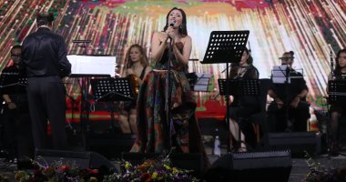 السوبرانو أميرة سليم تبهر جمهور الساحل الشمالى بأجمل الأغنيات المصرية والعالمية