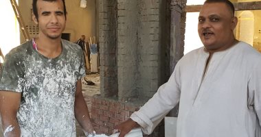 مصر الحلوة.. أقباط الدير يشاركون في بناء المسجد العمري بقرية برطباط بالمنيا