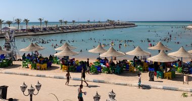 شواطئ الغردقة كاملة العدد والنادى الاجتماعى الأكثر إقبالا.. فيديو وصور 