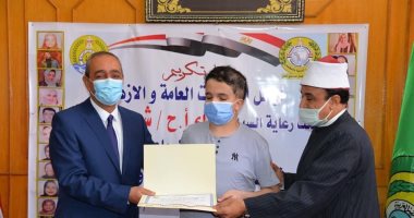 محافظ الإسماعيلية يُكرم أوائل الثانوية العامة والأزهرية والفنية.. فيديو