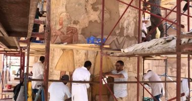 شاهد سحر ألوان نقوش القدماء المصريين على جدران صالة الأعمدة الكبرى بالكرنك