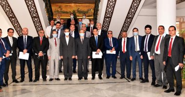 محافظ الغربية يجتمع برؤساء وممثلي البنوك لتسويق الأصول المملوكة للمحافظة