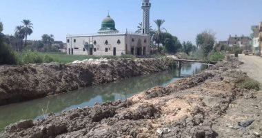 الأقصر تستكمل العمل فى المشروع القومى لتأهيل وتبطين الترع.. صور