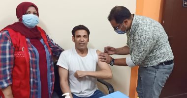 صور.. سعد الصغير يتلقى لقاح كورونا فى الشرقية
