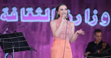 على أوتار الزمن الجميل.. كارمن سليمان تحيى حفل القلعة بأجمل الأغنيات "ألبوم صور"
