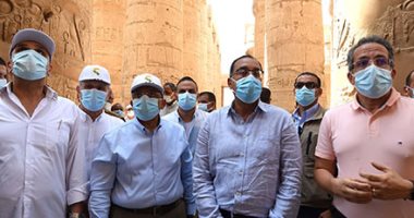 مدبولى ينقل لشباب المرممين والمرممات بمعبد الكرنك تحيات الرئيس السيسى