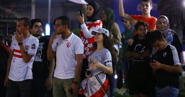 احتفالات عارمة لجماهير الزمالك بشوارع المهندسين بعد التتويج بالدورى الـ13
