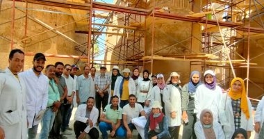 أعمال ترميم وإظهار ألوان ونقوش صالة الأعمدة الكبرى بالكرنك فى الأقصر.. لايف
