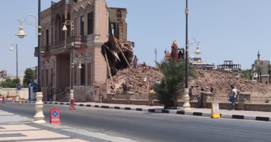 استمرار العمل فى إزالة قصر أندراوس بكورنيش النيل بالأقصر.. لايف