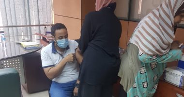 الناشرين المصريين يتلقون لقاح كورونا تسهيلا للمشاركة بمعارض الكتاب الخارجية