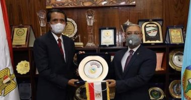 رئيس جامعة طنطا يبحث سبل التعاون الأكاديمى مع الجامعات الأندونيسية