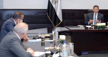 "عبد الوهاب" يلتقى كبرى مكاتب المحاماة والمحاسبة لبحث إجراءات تحسين مناخ الاستثمار 