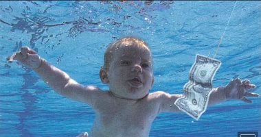 الطفل العاري علي غلاف ألبوم Nevermind الغنائى يطالب بتعويض 2,5 مليون دولار 