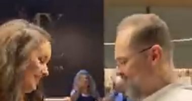 محمد محمود عبد العزيز يعلن خطوبته بشكل رومانسى