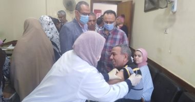 تطعيم العاملين بـ"تعليم القليوبية" بلقاح كورونا قبل العام الدراسى.. صور